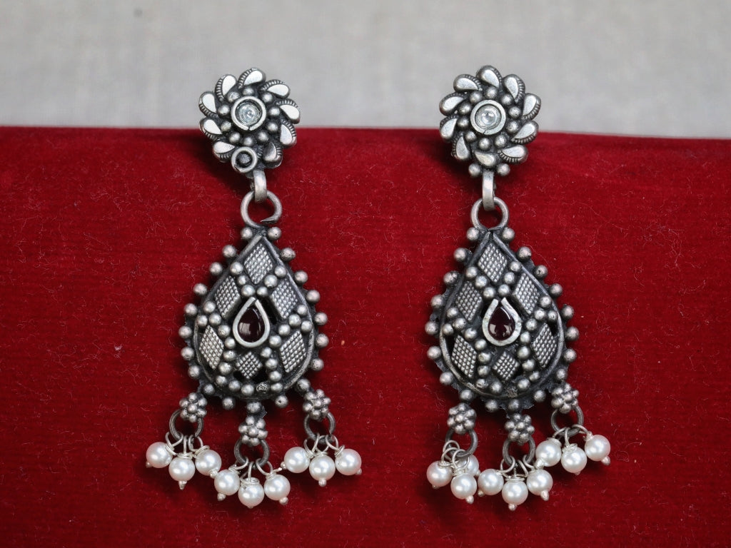 Regal Teardrop Pearl Earring in 92.5 pure silver